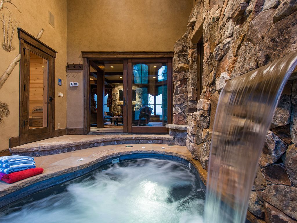 Luxury Hotels: In-Room Jacuzzies